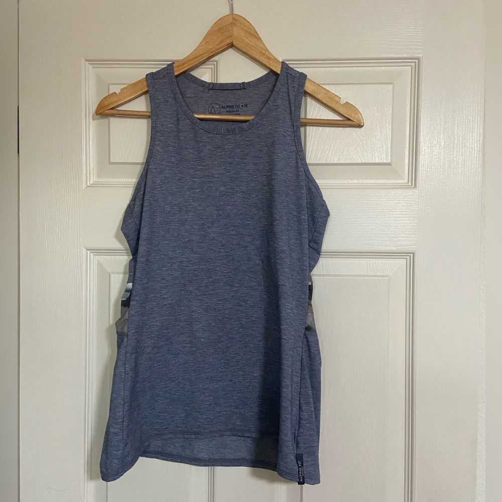 Alpine Fit ridge line tank in size medium wild iris fit